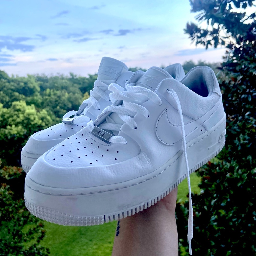 NIKE AIR FORCE 1's | Sage Low Platform Size 9.5 White